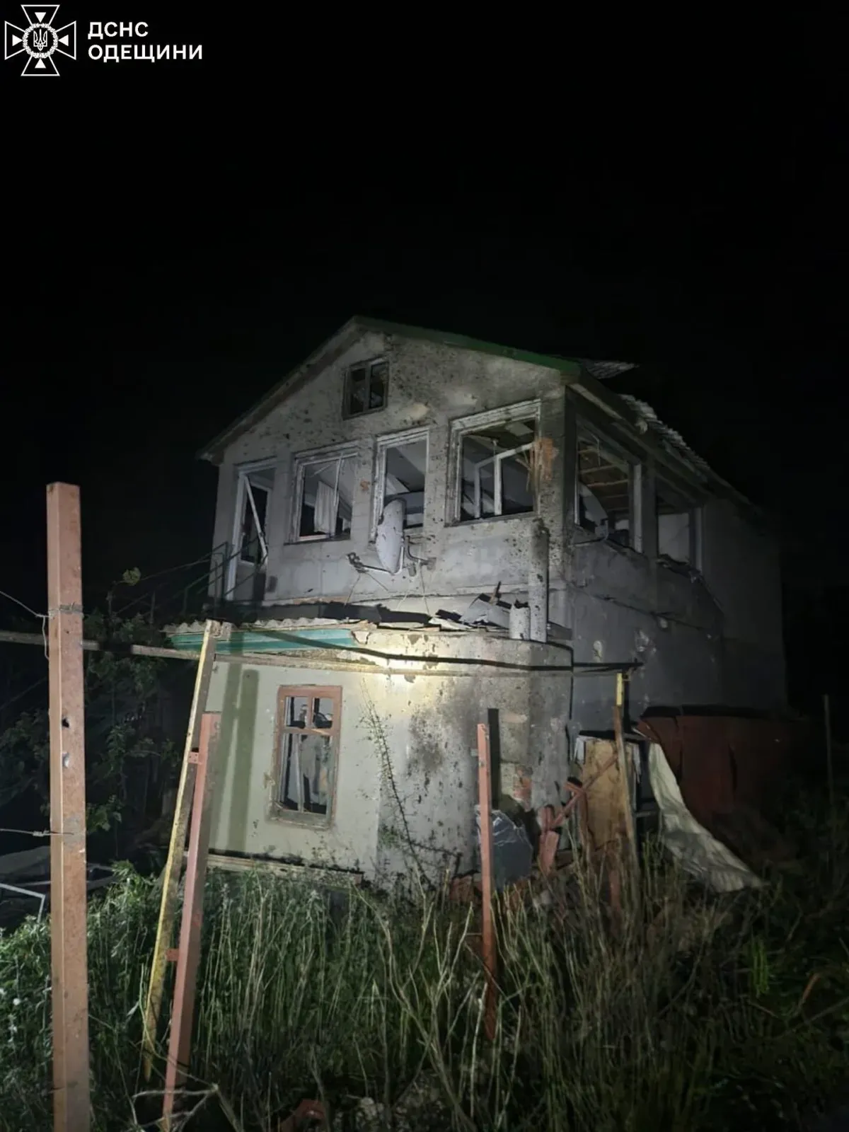 Нічний наліт БПЛА на Одещину: зруйновані будівлі, пошкоджено газогін та поранено людину Нічний наліт БПЛА на Одещину: зруйновані будівлі, пошкоджено газогін та поранено людину