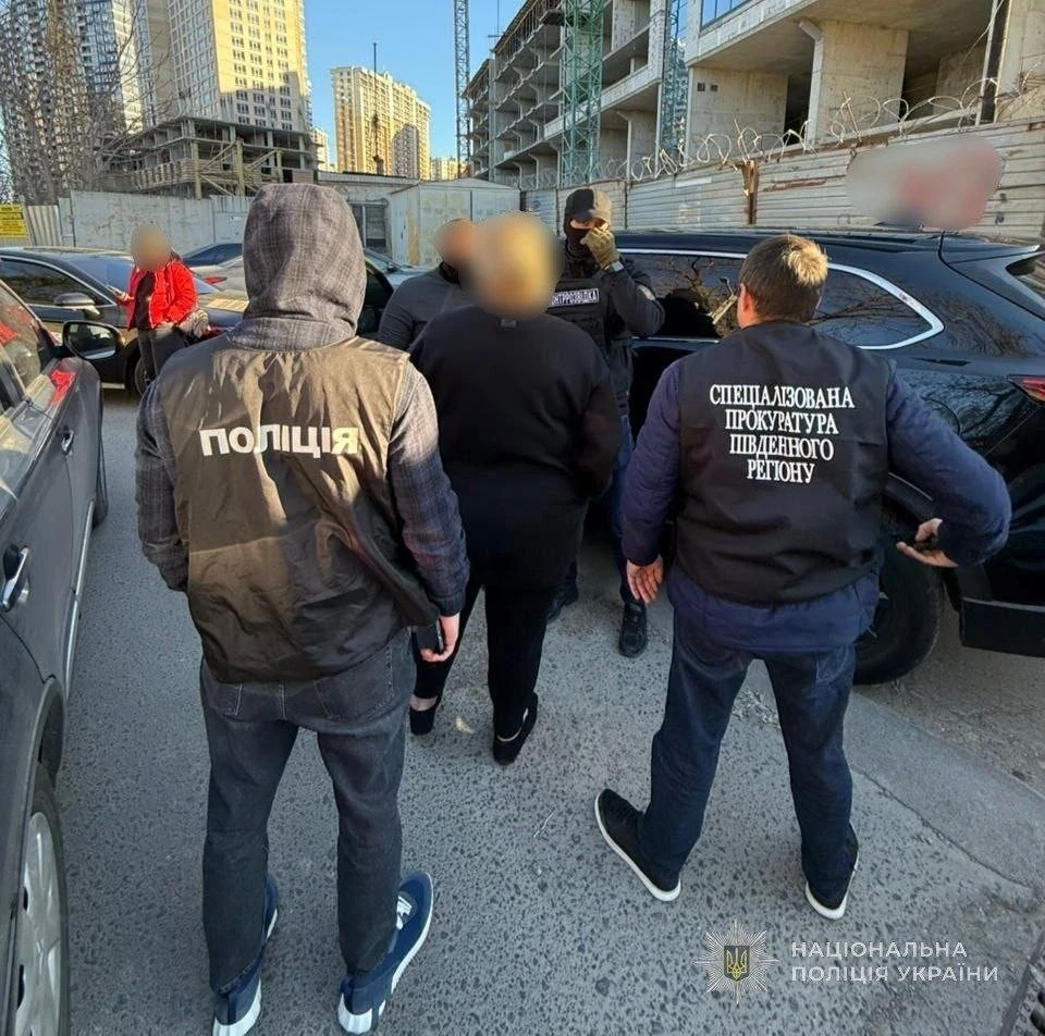 В Одесі затримали жінку, яка продавала «безпечну» службу в армії за тисячі доларів